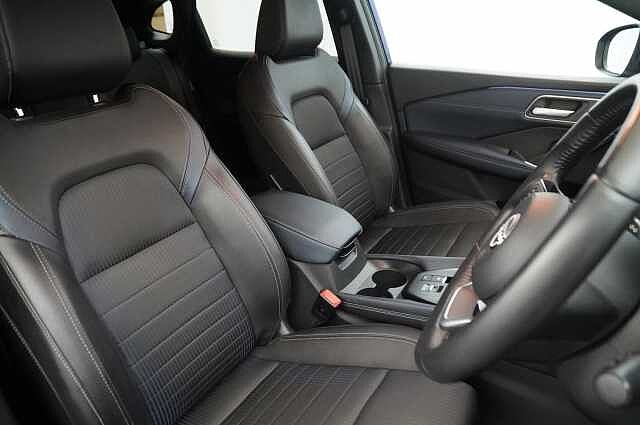 Nissan Qashqai 1.3 DIG-T  MH 140 Tekna with Glass Roof and Drive Assist Technology