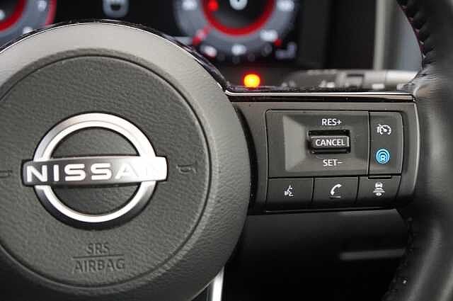 Nissan Qashqai 1.3 DIG-T  MH 140 Tekna with Glass Roof and Drive Assist Technology