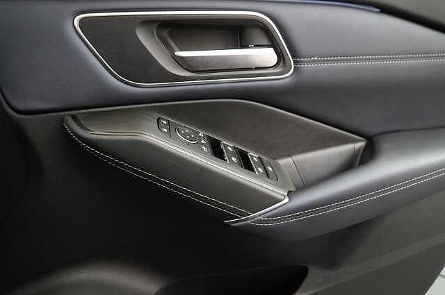 Nissan Qashqai 1.3 DIG-T  MH 140 Tekna with Glass Roof and Drive Assist Technology