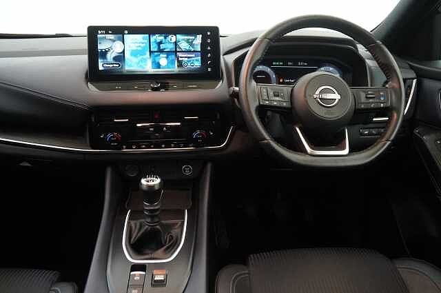 Nissan Qashqai 1.3 DIG-T  MH 140 Tekna with Glass Roof and Drive Assist Technology