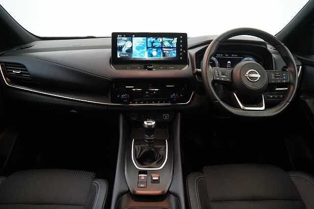 Nissan Qashqai 1.3 DIG-T  MH 140 Tekna with Glass Roof and Drive Assist Technology