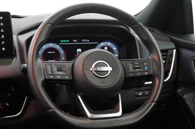 Nissan Qashqai 1.3 DIG-T  MH 140 Tekna with Glass Roof and Drive Assist Technology
