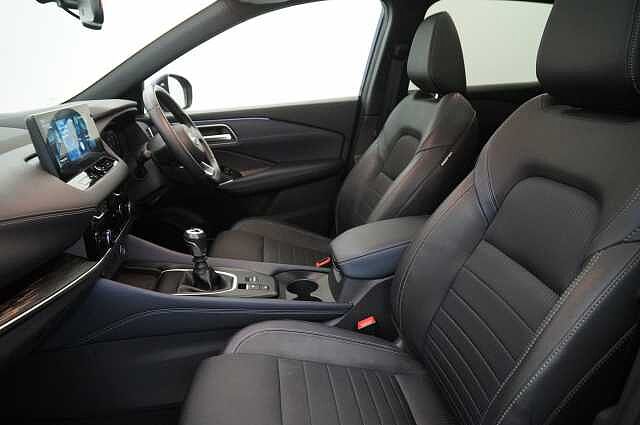 Nissan Qashqai 1.3 DIG-T  MH 140 Tekna with Glass Roof and Drive Assist Technology