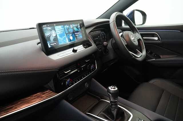 Nissan Qashqai 1.3 DIG-T  MH 140 Tekna with Glass Roof and Drive Assist Technology