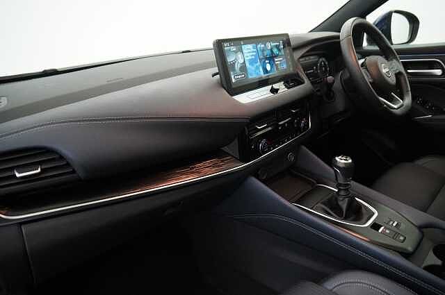 Nissan Qashqai 1.3 DIG-T  MH 140 Tekna with Glass Roof and Drive Assist Technology