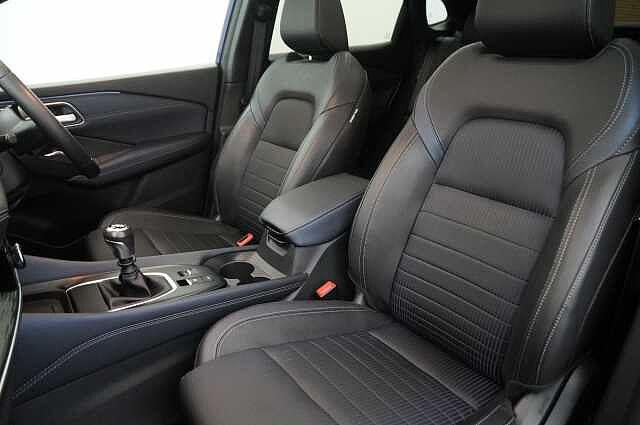 Nissan Qashqai 1.3 DIG-T  MH 140 Tekna with Glass Roof and Drive Assist Technology