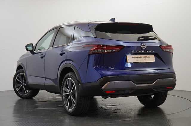 Nissan Qashqai 1.3 DIG-T  MH 140 Tekna with Glass Roof and Drive Assist Technology