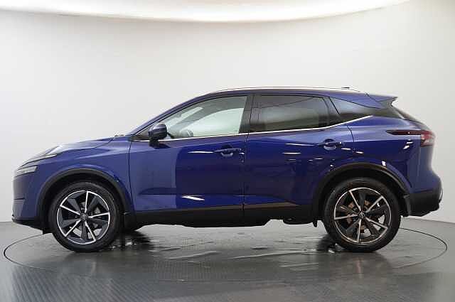 Nissan Qashqai 1.3 DIG-T  MH 140 Tekna with Glass Roof and Drive Assist Technology