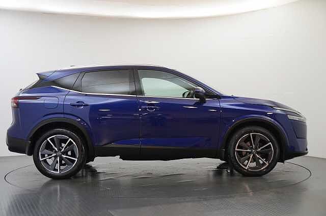 Nissan Qashqai 1.3 DIG-T  MH 140 Tekna with Glass Roof and Drive Assist Technology