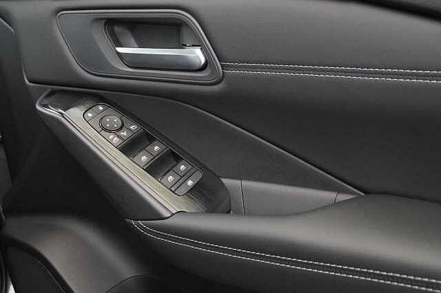 Nissan Qashqai 1.3 DIG-T MH 158 Acenta Premium X-Tronic Auto with Rear View Camera