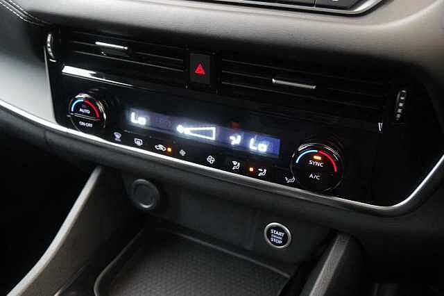 Nissan Qashqai 1.3 DIG-T MH 158 Acenta Premium X-Tronic Auto with Rear View Camera