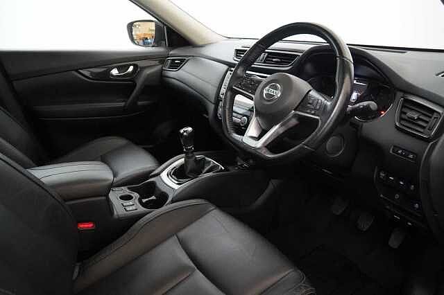Nissan X-Trail 1.6 dCi 130 2WD Tekna with 5 Seats and BOSE Audio + Detachable Tow Bar