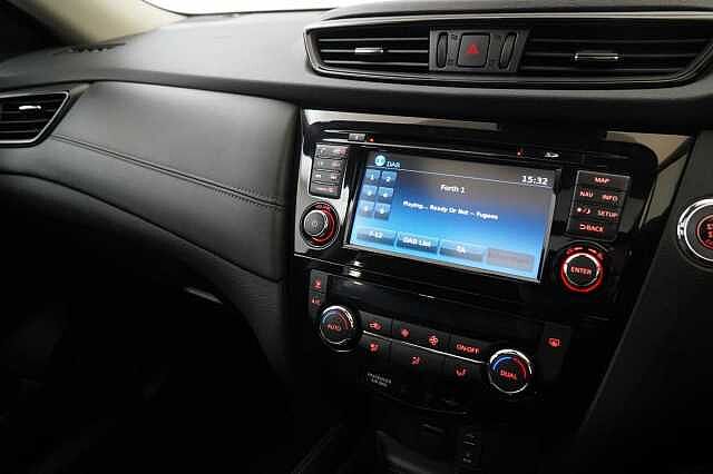 Nissan X-Trail 1.6 dCi 130 2WD Tekna with 5 Seats and BOSE Audio + Detachable Tow Bar