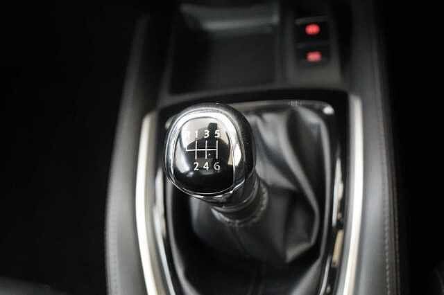 Nissan X-Trail 1.6 dCi 130 2WD Tekna with 5 Seats and BOSE Audio + Detachable Tow Bar