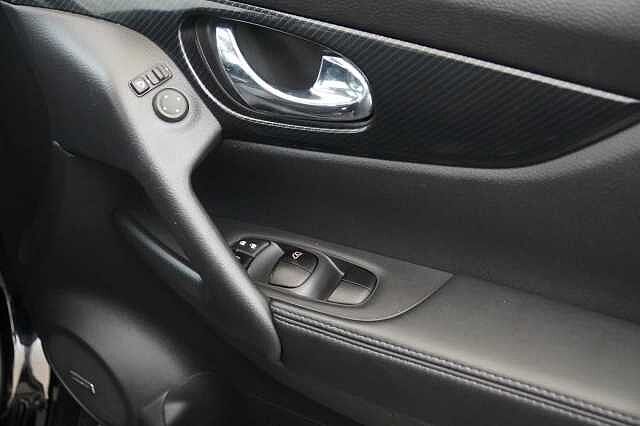 Nissan X-Trail 1.6 dCi 130 2WD Tekna with 5 Seats and BOSE Audio + Detachable Tow Bar