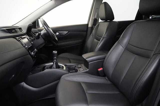 Nissan X-Trail 1.6 dCi 130 2WD Tekna with 5 Seats and BOSE Audio + Detachable Tow Bar