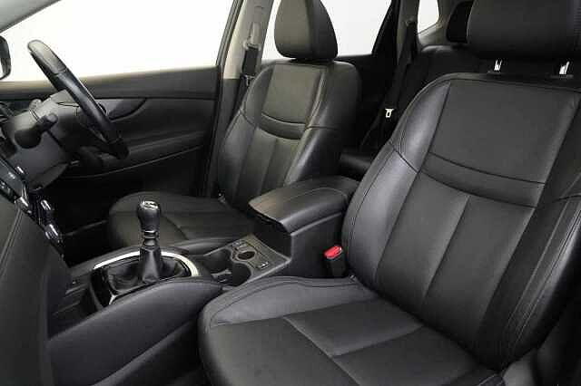 Nissan X-Trail 1.6 dCi 130 2WD Tekna with 5 Seats and BOSE Audio + Detachable Tow Bar