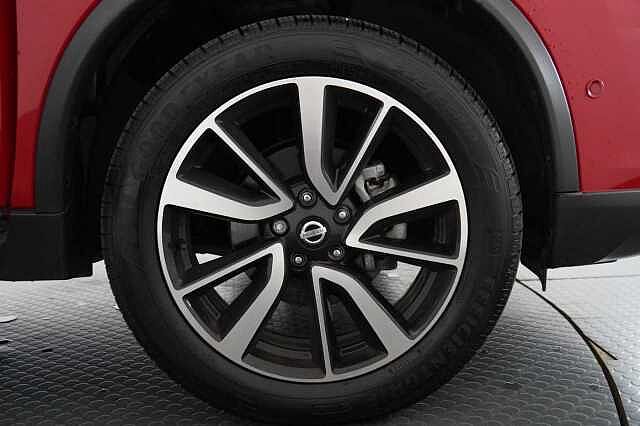 Nissan X-Trail 1.6 dCi 130 2WD Tekna with 5 Seats and BOSE Audio + Detachable Tow Bar