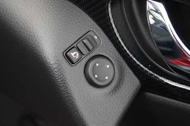 Nissan X-Trail 1.6 dCi 130 2WD Tekna with 5 Seats and BOSE Audio + Detachable Tow Bar