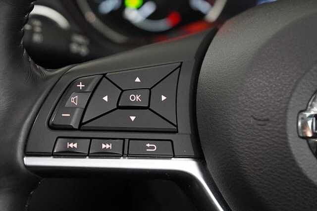 Nissan X-Trail 1.6 dCi 130 2WD Tekna with 5 Seats and BOSE Audio + Detachable Tow Bar