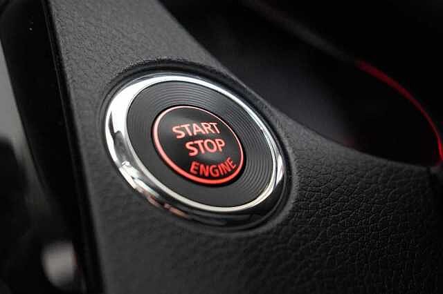 Nissan X-Trail 1.6 dCi 130 2WD Tekna with 5 Seats and BOSE Audio + Detachable Tow Bar