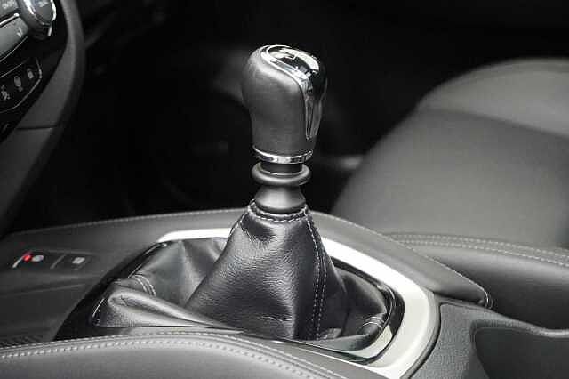 Nissan X-Trail 1.6 dCi 130 2WD Tekna with 5 Seats and BOSE Audio + Detachable Tow Bar