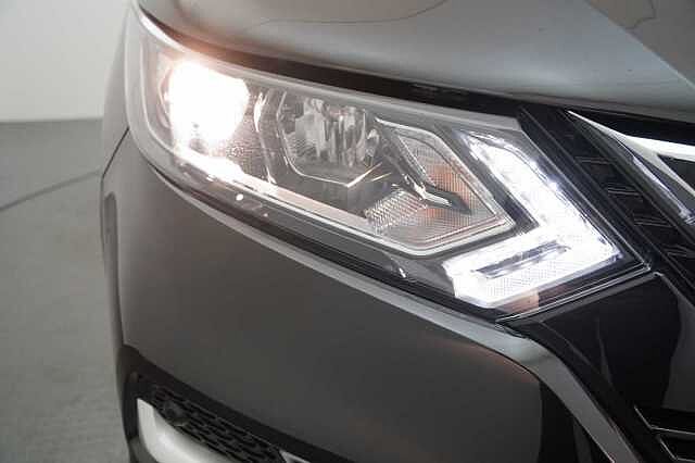 Nissan Qashqai 1.3 DIG-T 160 N-Connecta DCT Auto with Nav + 360 Cameras and Glass Roof