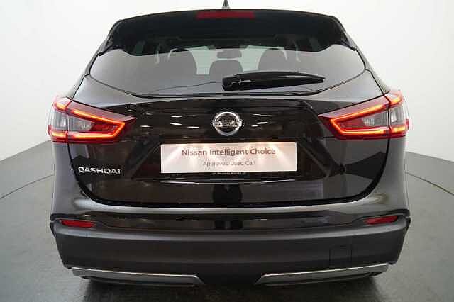 Nissan Qashqai 1.3 DIG-T 160 N-Connecta DCT Auto with Nav + 360 Cameras and Glass Roof