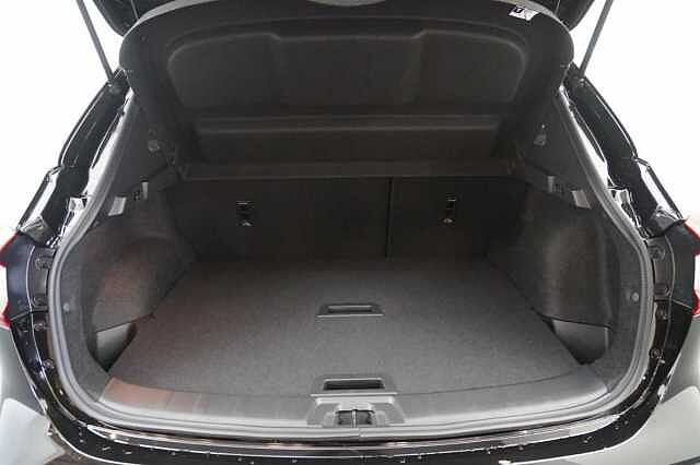 Nissan Qashqai 1.3 DIG-T 160 N-Connecta DCT Auto with Nav + 360 Cameras and Glass Roof