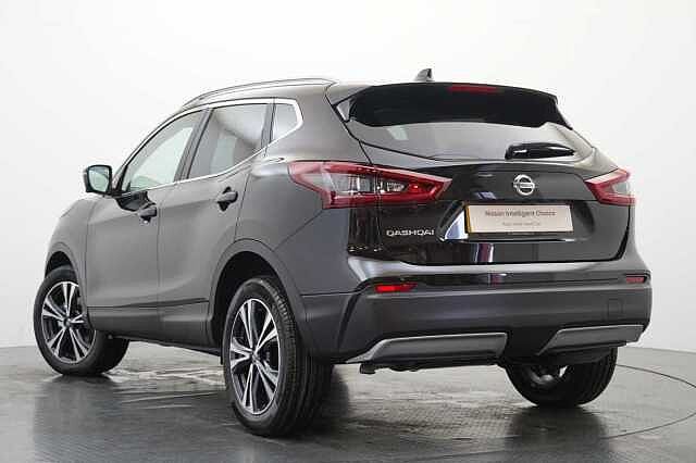 Nissan Qashqai 1.3 DIG-T 160 N-Connecta DCT Auto with Nav + 360 Cameras and Glass Roof