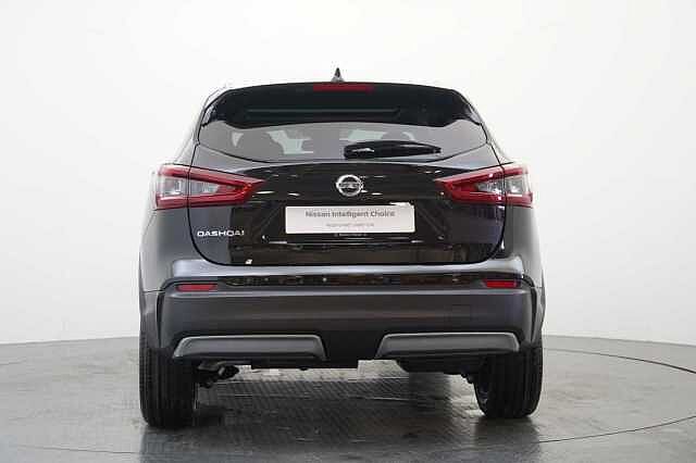 Nissan Qashqai 1.3 DIG-T 160 N-Connecta DCT Auto with Nav + 360 Cameras and Glass Roof