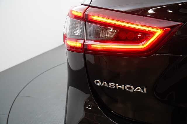 Nissan Qashqai 1.3 DIG-T 160 N-Connecta DCT Auto with Nav + 360 Cameras and Glass Roof