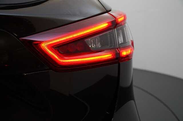 Nissan Qashqai 1.3 DIG-T 160 N-Connecta DCT Auto with Nav + 360 Cameras and Glass Roof