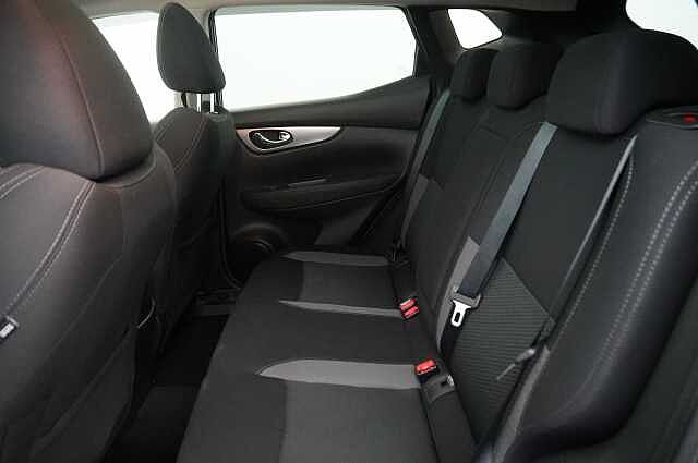 Nissan Qashqai 1.3 DIG-T 160 N-Connecta DCT Auto with Nav + 360 Cameras and Glass Roof