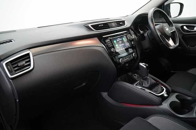 Nissan Qashqai 1.3 DIG-T 160 N-Connecta DCT Auto with Nav + 360 Cameras and Glass Roof