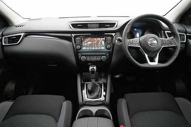 Nissan Qashqai 1.3 DIG-T 160 N-Connecta DCT Auto with Nav + 360 Cameras and Glass Roof