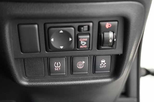 Nissan Juke 1.6 112 Tekna X-Tronic Auto with BOSE Audio + Sat Nav and 360 View Cameras