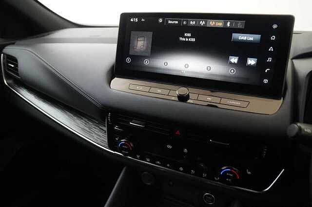 Nissan Qashqai 1.3 DIG-T MH 140 Tekna with Glass Roof and Drive Assist Technology