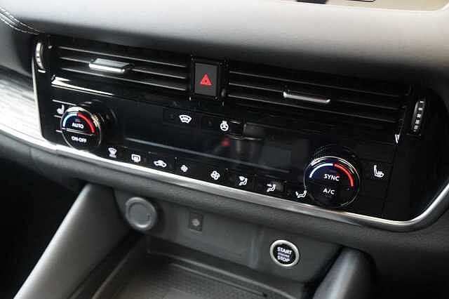 Nissan Qashqai 1.3 DIG-T MH 140 Tekna with Glass Roof and Drive Assist Technology