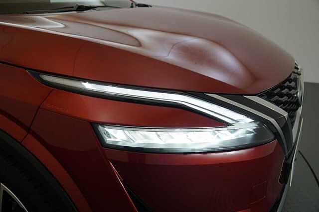 Nissan Qashqai 1.3 DIG-T MH 140 Tekna with Glass Roof and Drive Assist Technology