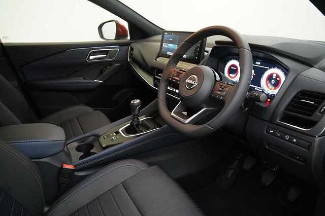 Nissan Qashqai 1.3 DIG-T MH 140 Tekna with Glass Roof and Drive Assist Technology