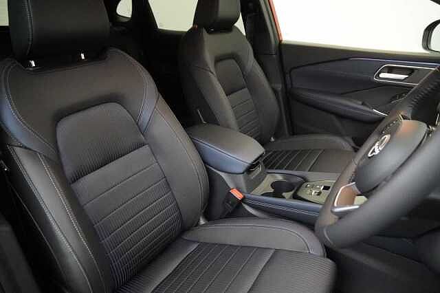 Nissan Qashqai 1.3 DIG-T MH 140 Tekna with Glass Roof and Drive Assist Technology