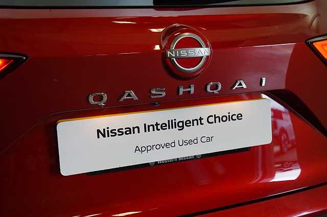 Nissan Qashqai 1.3 DIG-T MH 140 Tekna with Glass Roof and Drive Assist Technology