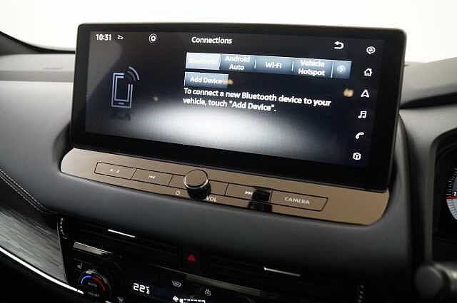 Nissan Qashqai 1.3 DIG-T MH 140 Tekna with Glass Roof and Drive Assist Technology