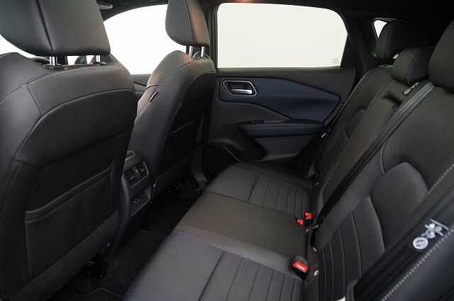 Nissan Qashqai 1.3 DIG-T MH 140 Tekna with Glass Roof and Drive Assist Technology