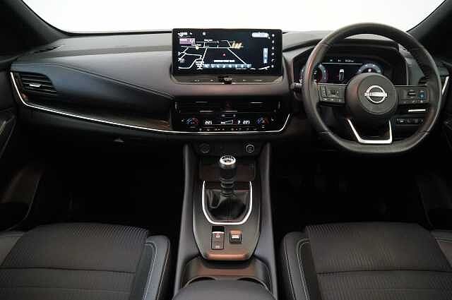 Nissan Qashqai 1.3 DIG-T MH 140 Tekna with Glass Roof and Drive Assist Technology