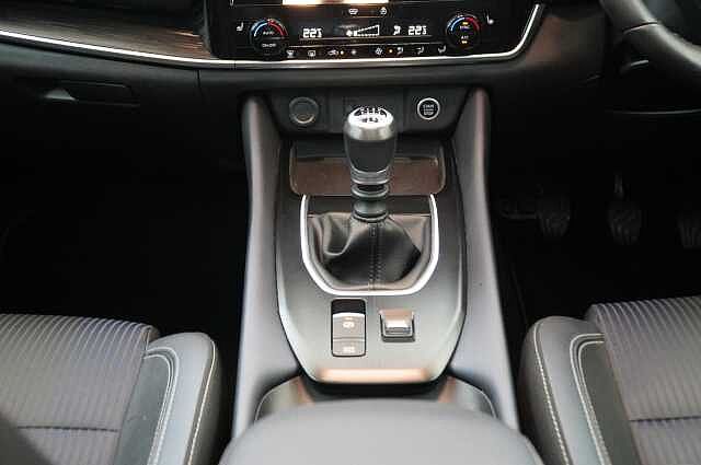 Nissan Qashqai 1.3 DIG-T MH 140 Tekna with Glass Roof and Drive Assist Technology