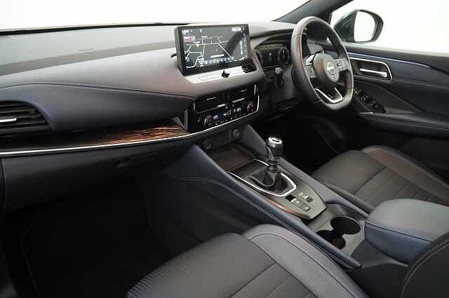 Nissan Qashqai 1.3 DIG-T MH 140 Tekna with Glass Roof and Drive Assist Technology