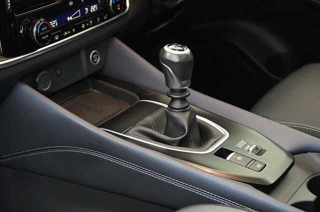 Nissan Qashqai 1.3 DIG-T MH 140 Tekna with Glass Roof and Drive Assist Technology