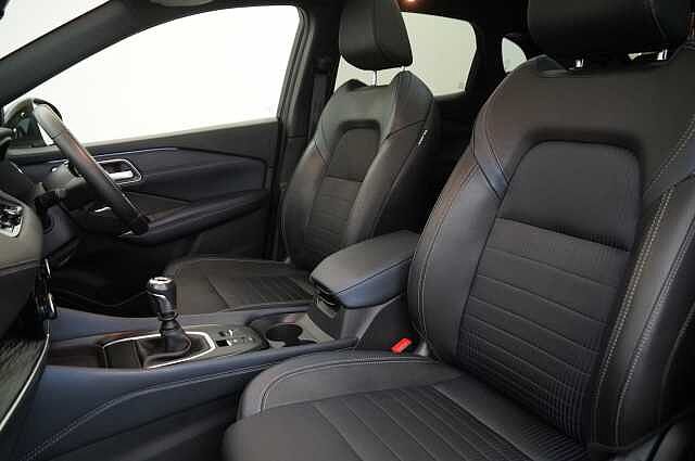 Nissan Qashqai 1.3 DIG-T MH 140 Tekna with Glass Roof and Drive Assist Technology
